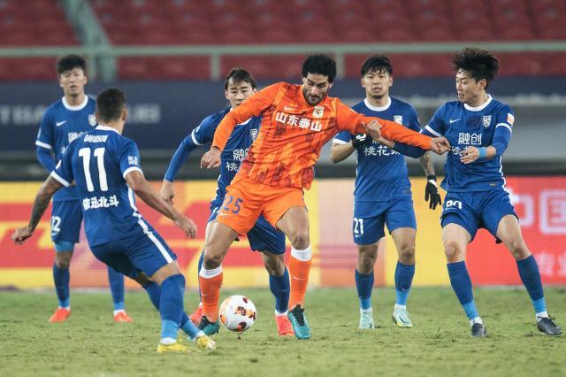 世界杯-郝伟不提保平争胜冒险变阵就为3分 泰山：已尽全力