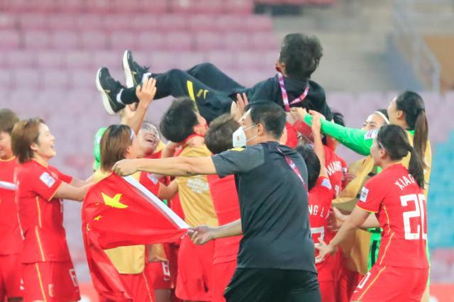 世界杯-水庆霞启示录：甘于隐忍基层 20年只干一件事