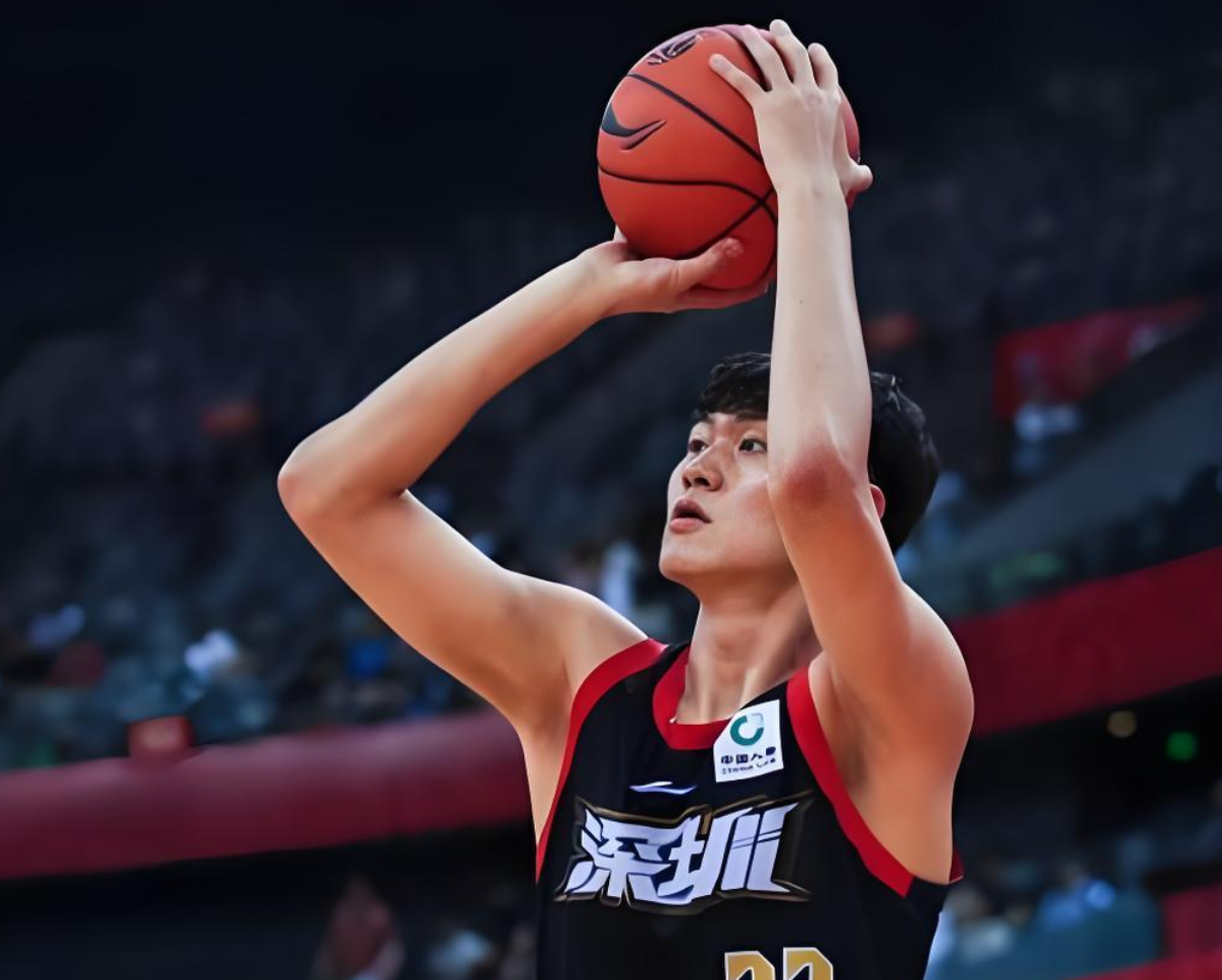 德甲-赢山西10分！CBA名记大赞深圳队1人：拥有这样的球员，很幸运
