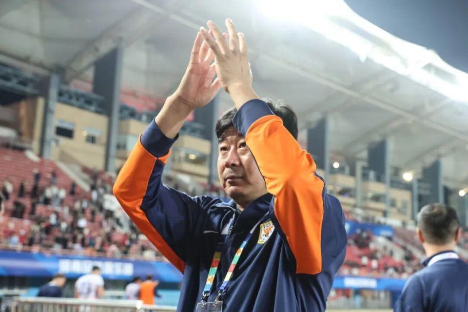 亚冠-山东泰山或换帅！媒体人：外教来了，韩鹏学习一年后将回归